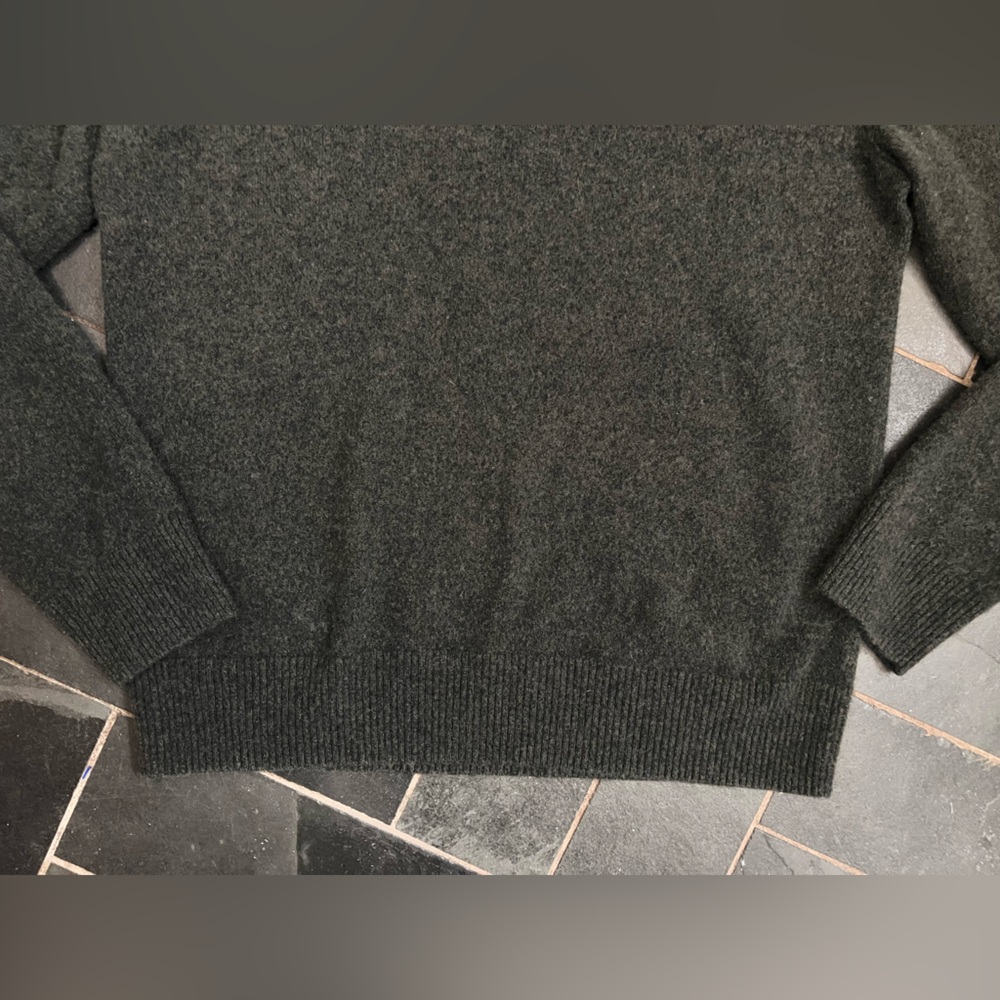 Banana Republic dark gray cashmere pullover crewneck sweater size medium - Picture 5 of 5